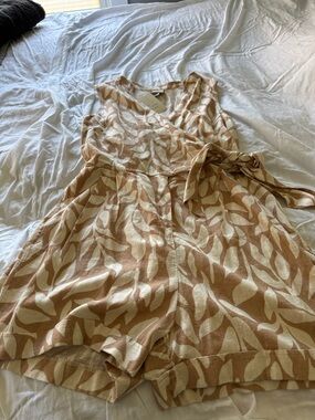 a new day Beige & Cream Leaf-Print Sleeveless Wrap Romper